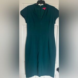 #BetseyJohnson Green V-neck Sheath Dress